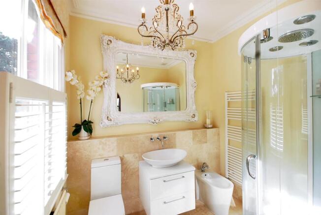 EN SUITE