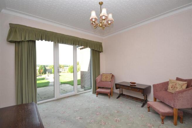 18elmwoodavenueDININGAREA.JPG