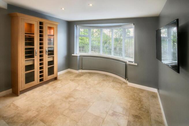 5 bed Detached to rent Image 6