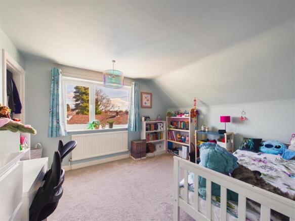 4 bed Detached for sale Image 11