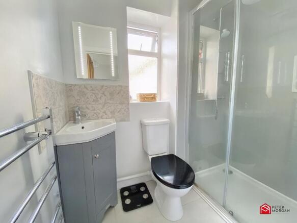 En-Suite Double Shower Room