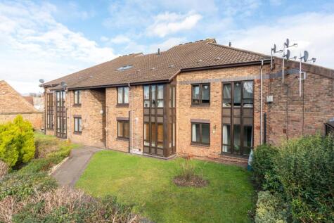 Gateway, Weybridge, KT13