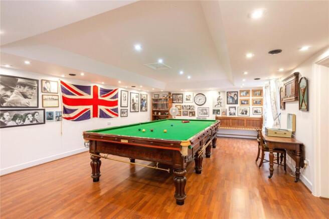 9 bed Detached for sale Image 8