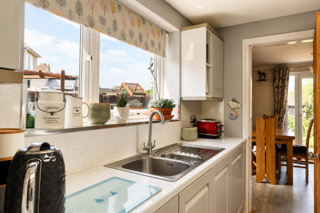 2 bed Semi-Detached Bungalow for sale Image 10