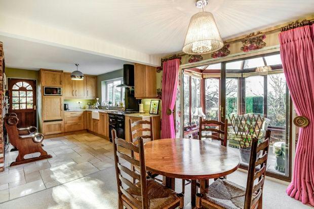 OPEN PLAN DINING KIT