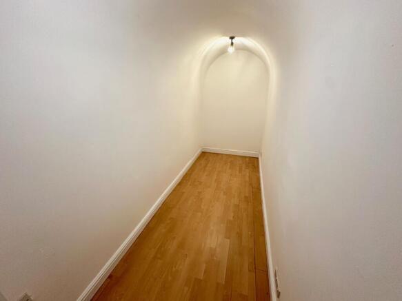 2 bed Apartment to rent Image 5
