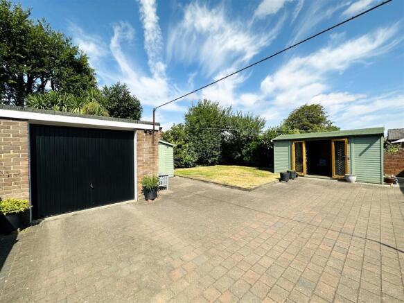 2 bed Detached Bungalow for sale Image 4
