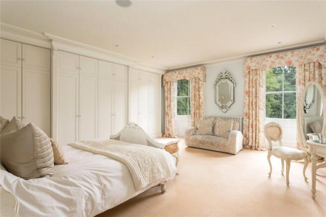 6 bed Detached for sale Image 10
