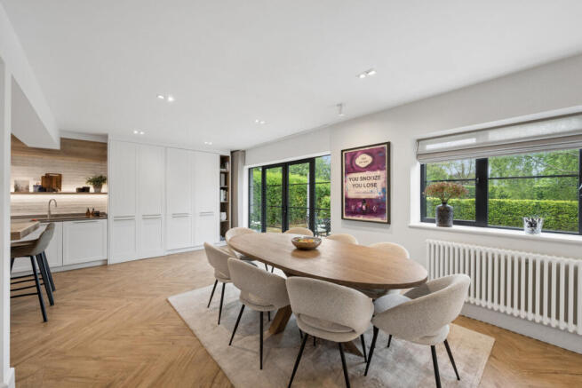 7 bed Detached for sale Image 6