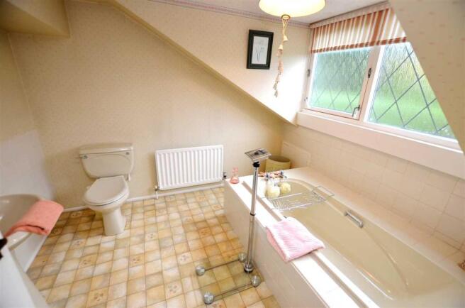 ENSUITE BATHROOM.
