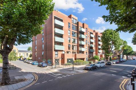 Bathurst Square, London, N15