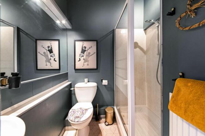 SHOWER ROOM