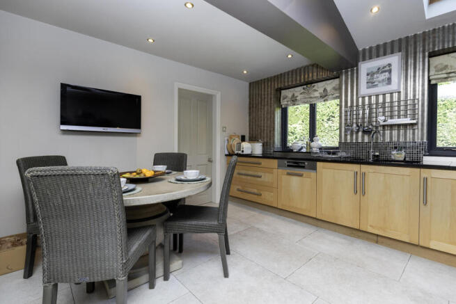 4 bed Detached for sale Image 7