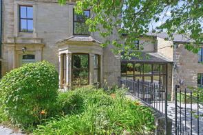 Pullen House, Dean Head, Yeadon, Leeds LS18 5HU