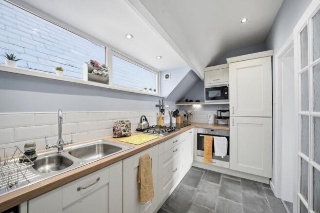 2 bed Flat for sale Image 11