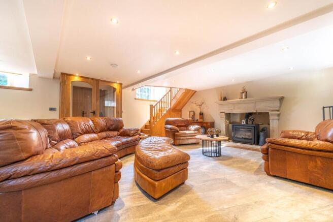 1 bed Detached for sale Image 2