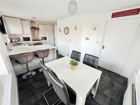 4 bed Detached for sale Image 11