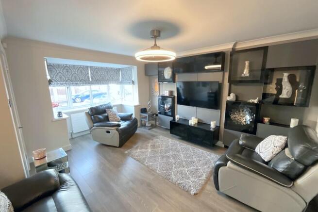 4 bed Detached for sale Image 8