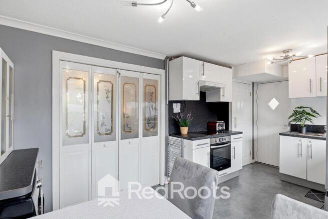 3 bed Semi-Detached for sale Image 6