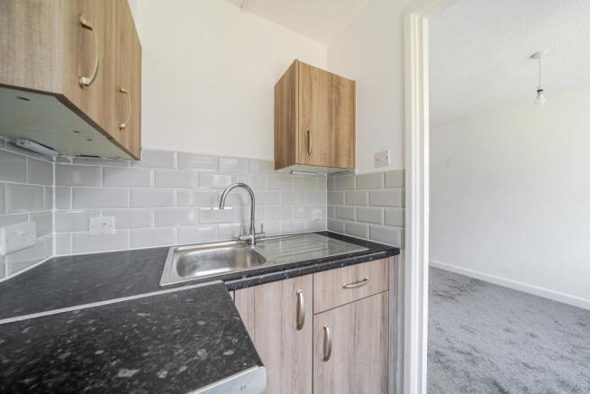 1 bed Ground Flat to rent Image 7