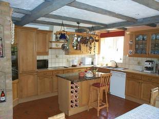 KITCHEN/BREAKFAST