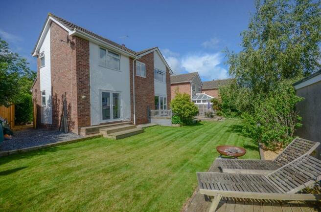 Rear garden 2.jpg