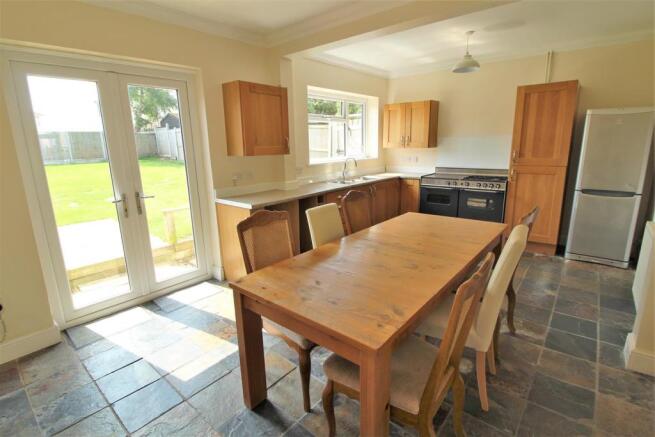 KITCHEN DINER