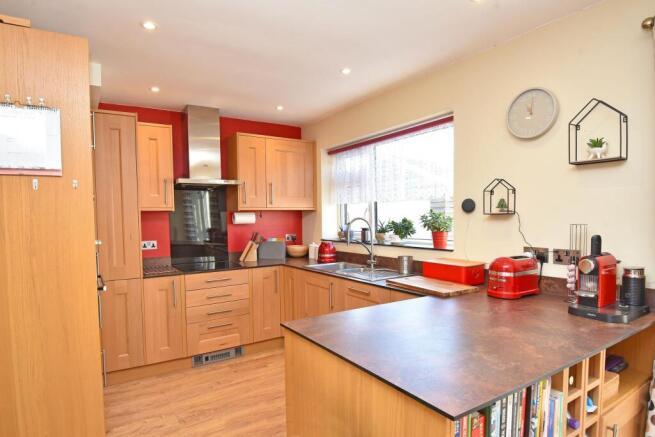 3 bed Semi-Detached for sale Image 10