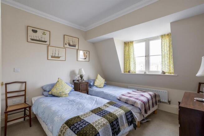 3 bed Town House for sale Image 9