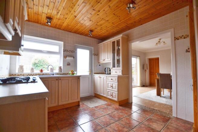 kitchen (2).jpg