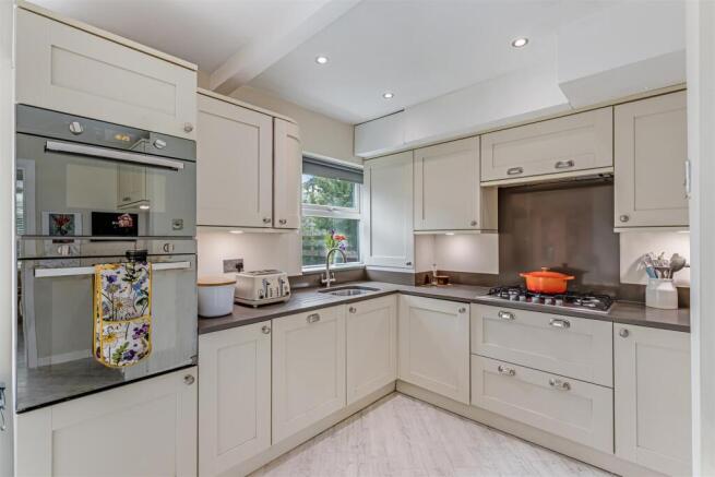 3 bed Semi-Detached for sale Image 6
