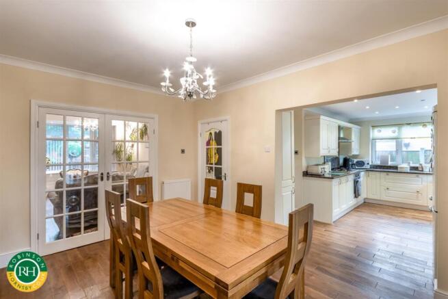 5 bed Semi-Detached for sale Image 7