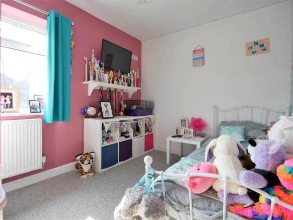 bedroom 2.JPG