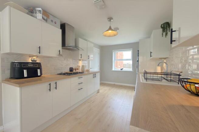 3 bed Detached for sale Image 9