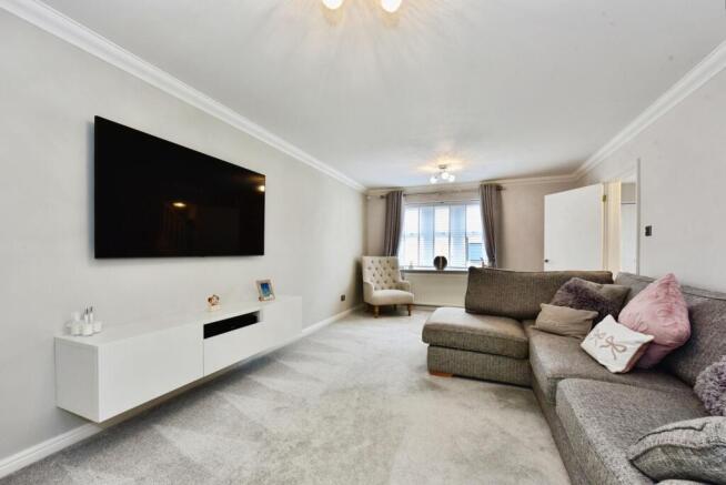 4 bed Detached for sale Image 10