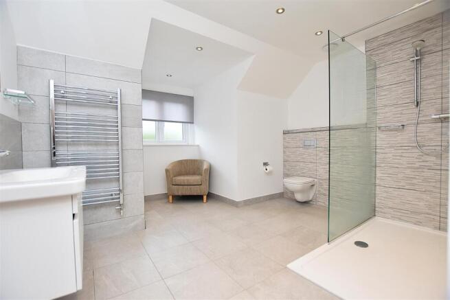 en-suite 1.JPG