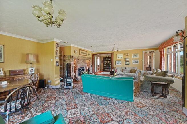 Sitting/Dining Room 