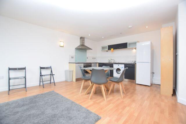 2 bed Apartment to rent Image 4