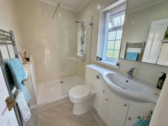 5 bed Semi-Detached for sale Image 10