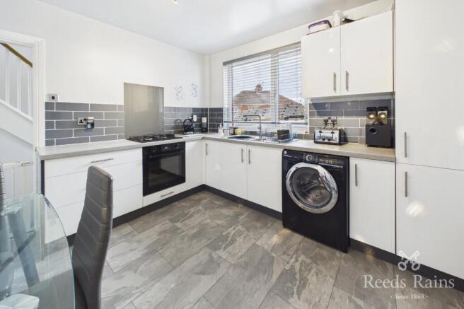 3 bed Semi-Detached for sale Image 6