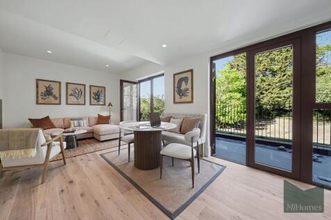 Colney Hatch Lane, London, N10
