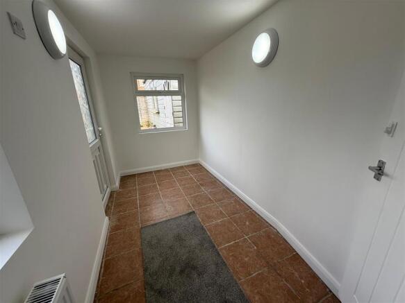2 bed Semi-Detached to rent Image 7