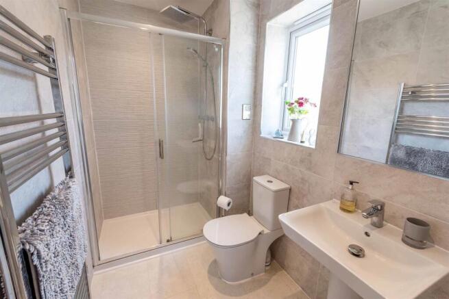 4 bed House for sale Image 12