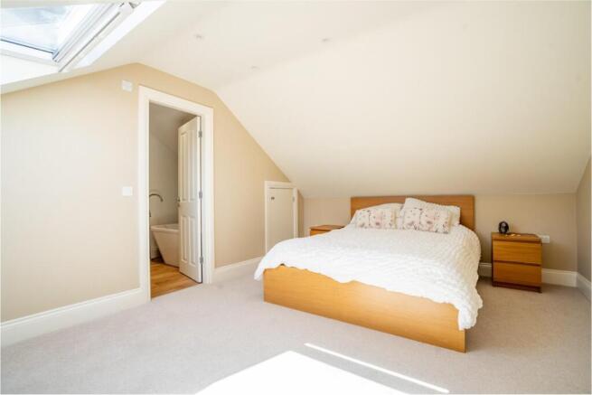 6 bed Detached for sale Image 7