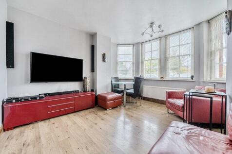 Treves Close, Enfield, London, N21