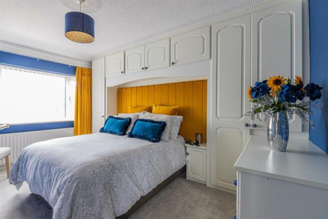 Pinewood Crescent 3-5.jpg