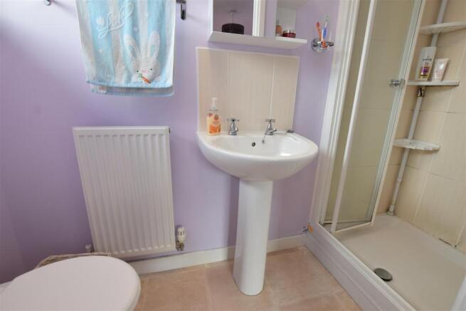 EN-SUITE SHOWER ROOM