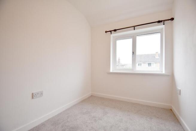 4 bed Semi-Detached to rent Image 9