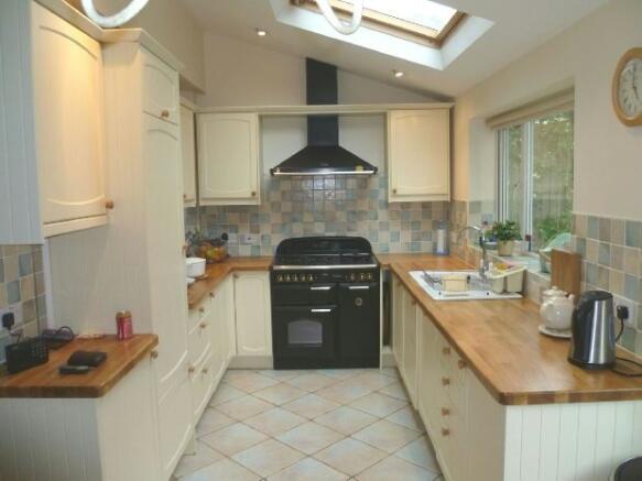 L Shaped Dining Kitc