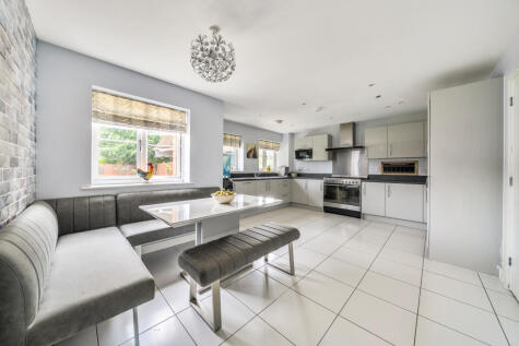 Jupiter Close, Swindon, SN26
